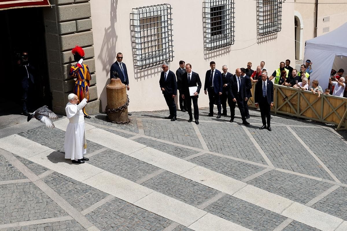 Pope Leo XIV Expresses Deep Affection for U.S. but Emphasizes Universal Role as Pontiff