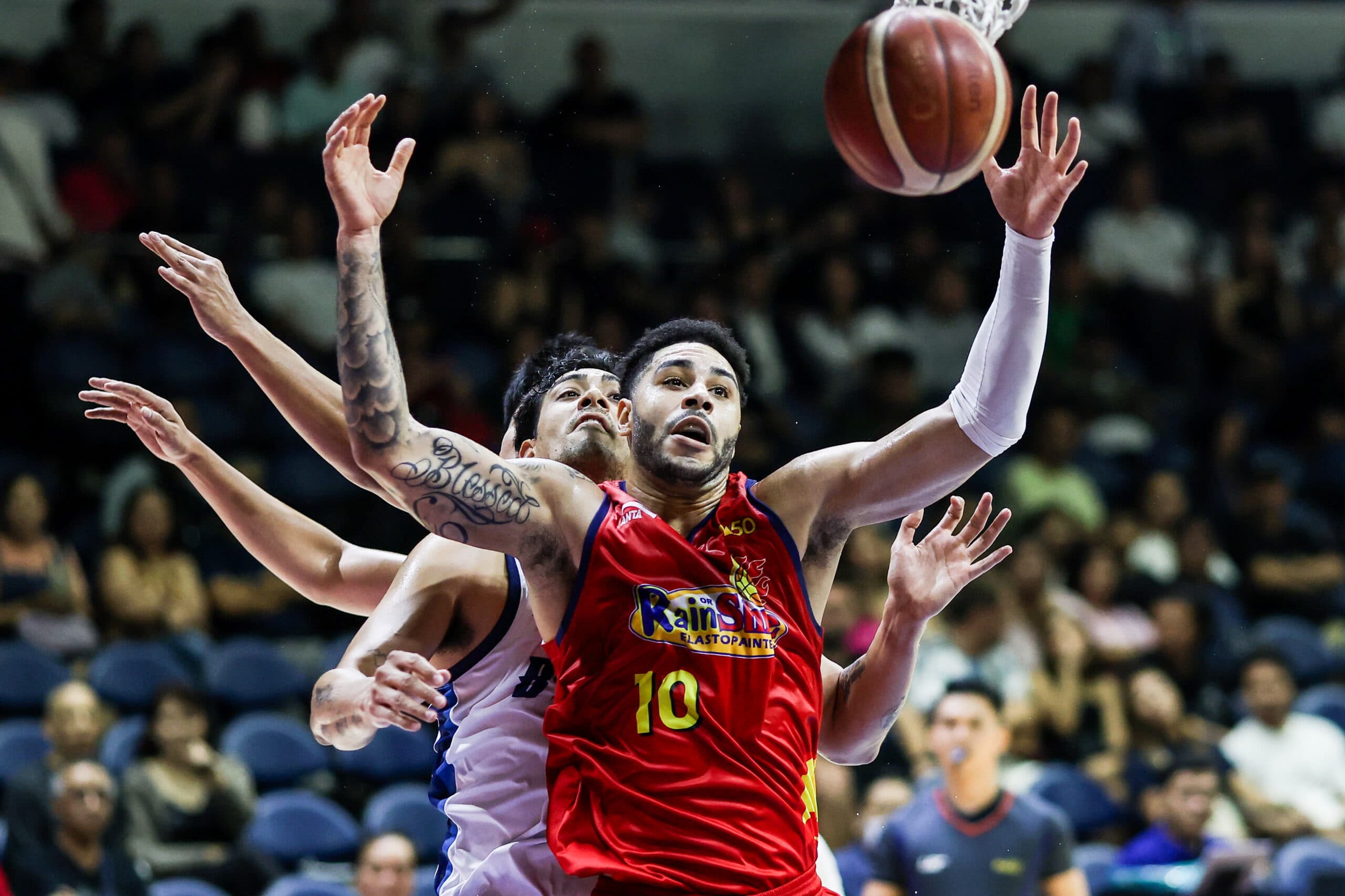 Rain or Shine Edges Meralco 85-83 to Extend Winning Streak to Four in PBA Governors’ Cup