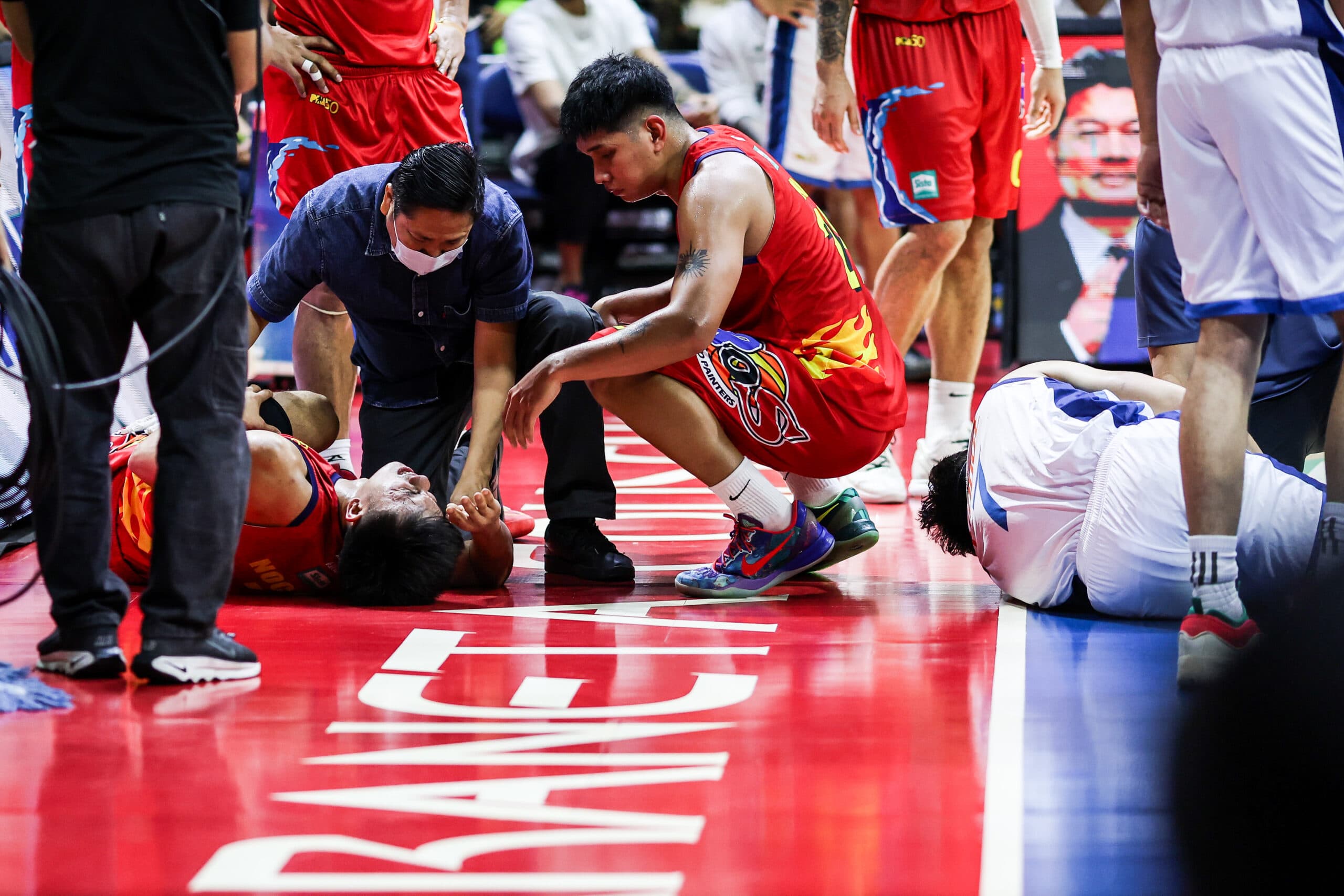 Yeng Guiao Labels Cliff Hodge ‘Dirtiest Player in the League’ After Rain or Shine’s Narrow Victory